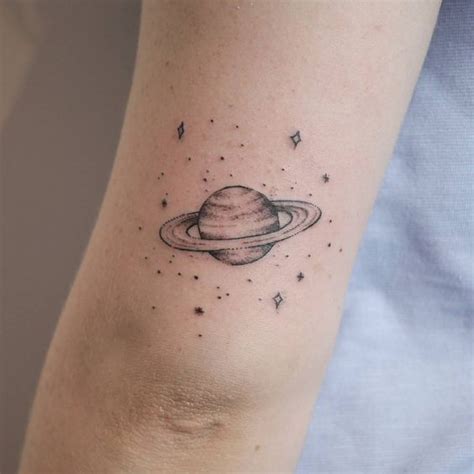saturno tattoo|35 Amazing Saturn Tattoos With Meanings, Ideas.